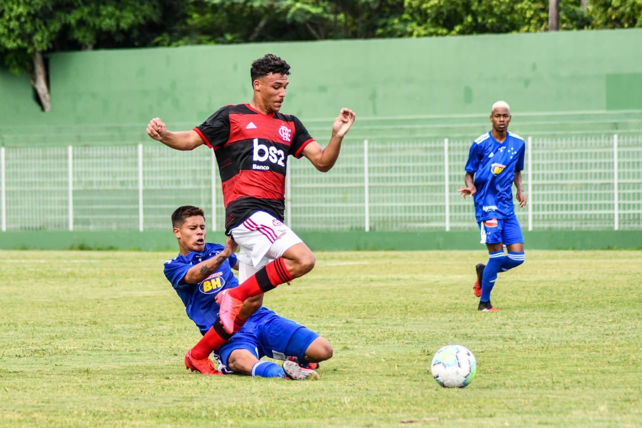 Atual campeão, Flamengo bate Cruzeiro em sua estreia no Brasileirão Sub-17