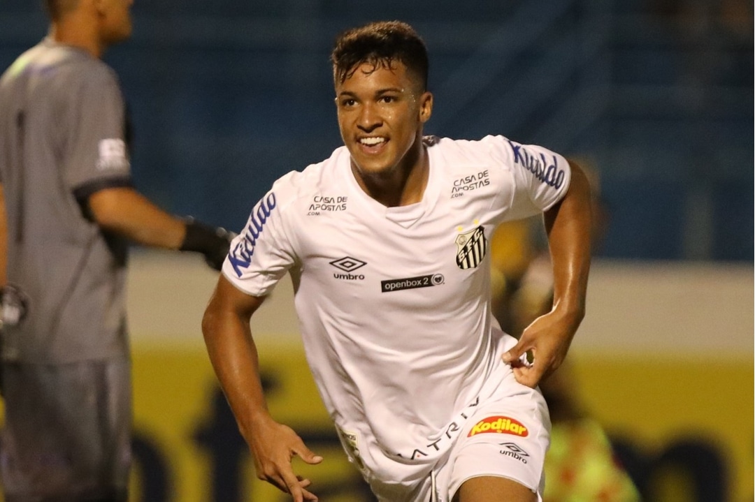 Técnico do sub-17 do Santos confirma que Marcos Leonardo é jogador do sub-20