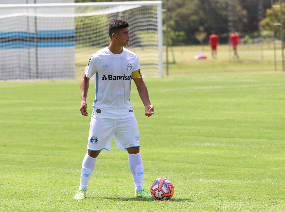 Grêmio não renovará contrato de lateral-direito da equipe de transição