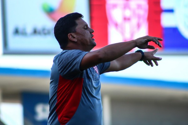 Bebeto Moraes analisa trabalho no sub-20 do CRB e espera por sequência da temporada