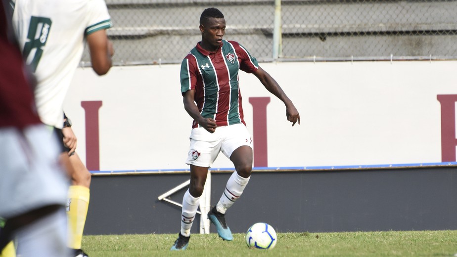 Leixões-POR encaminha contratação de lateral da base do Fluminense
