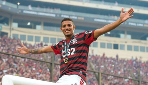 Flamengo rejeita proposta por Vinicius Souza