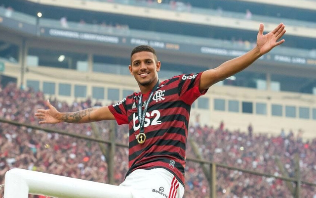 Flamengo rejeita proposta por Vinicius Souza