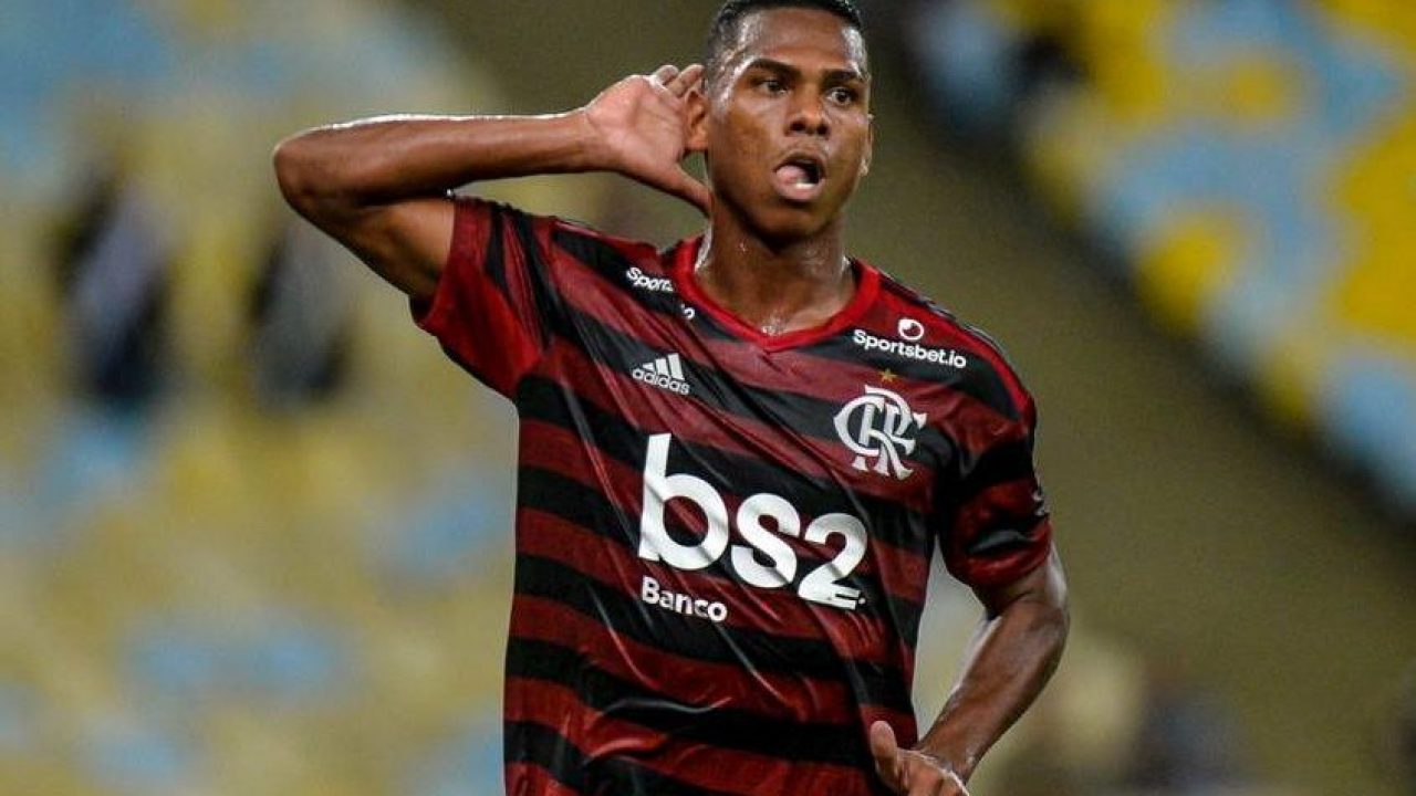 Flamengo pode emprestar duas promessas ao Farense-POR