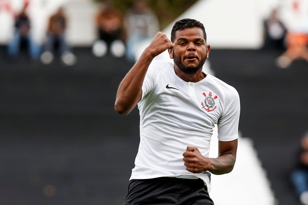 Corinthians estende vínculo com artilheiro do sub-20