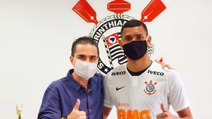 Corinthians contrata zagueiro do CRB