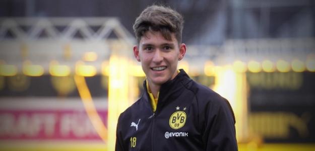 Jovem zagueiro argentino do Borussia Dortmund-ALE interessa ao Olympique de Marseille-FRA