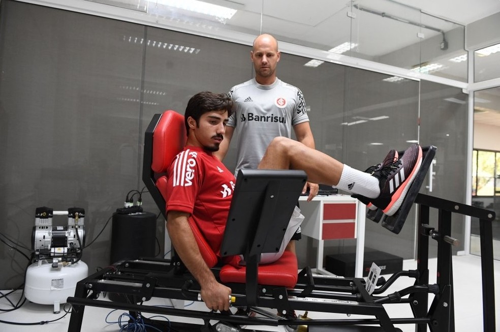 Al-Ain-EAU anuncia contratação de jovem lateral brasileiro