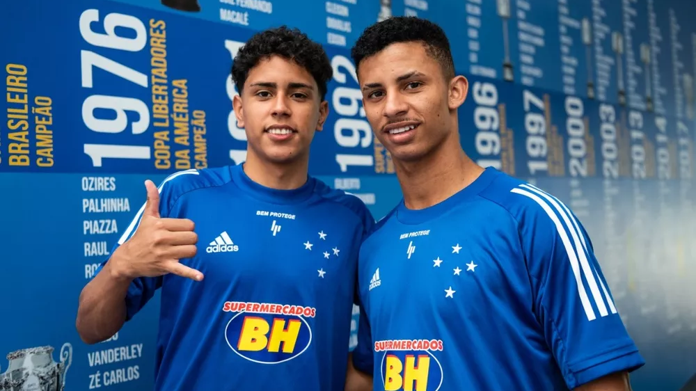 Cruzeiro promove lateral e atacante  ao time profissional