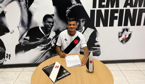 Vasco assina primeiro contrato profissional com lateral de 18 anos