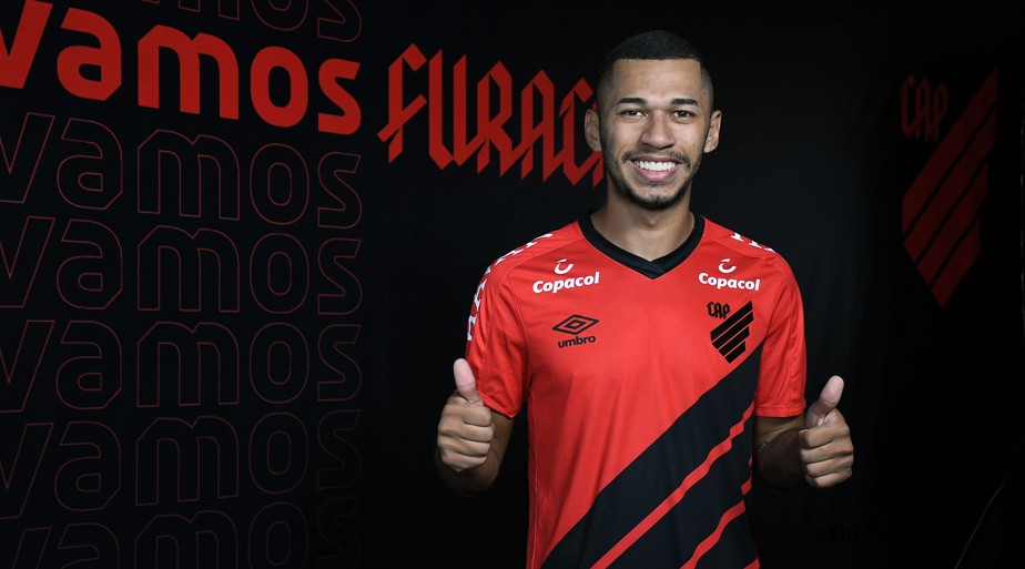 Athletico-PR anuncia a contratação do atacante Fabinho