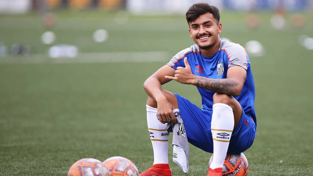 Lucas Lourenço é promovido ao profissional do Santos e  se aproxima de renovação
