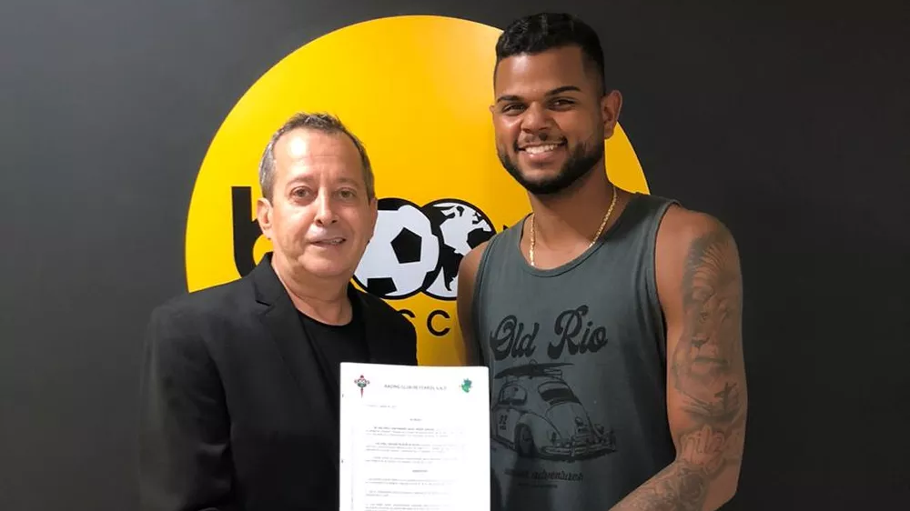 Corinthians empresta artilheiro da base a clube espanhol
