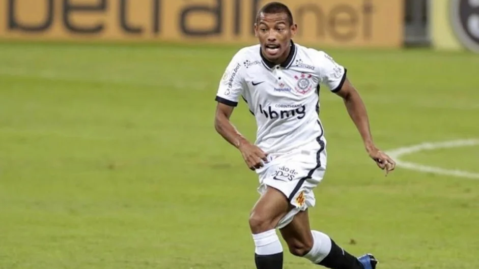 Corinthians estende vínculo de meia promovido ao time profissional