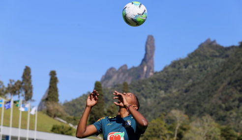 Da Taça das Favelas para a seleção, atacante do Flamengo conta sua história