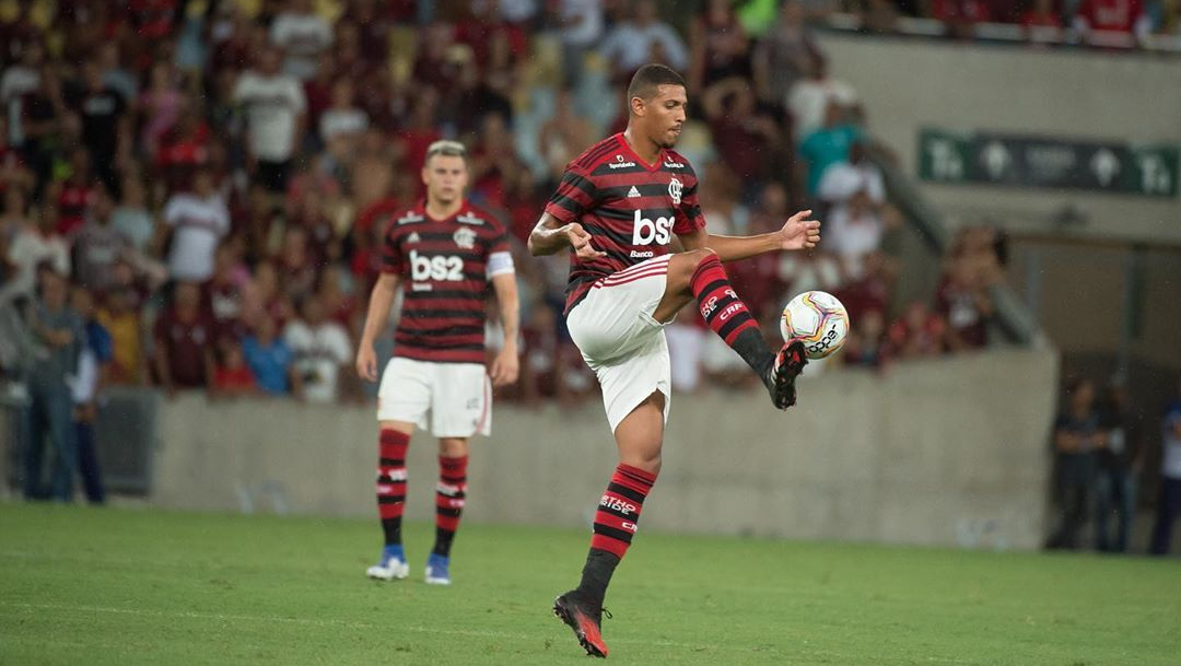 Flamengo finaliza venda de Vinicius Souza ao Grupo City