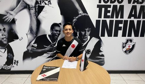Goleiro e lateral assinam primeiros contratos profissionais com o Vasco