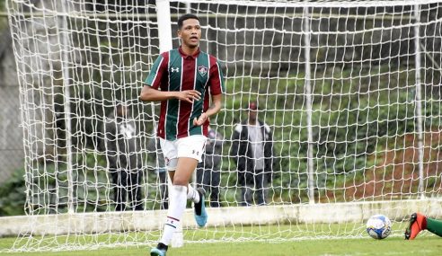 Fluminense renova com centroavante do sub-20 e estipula multa milionária