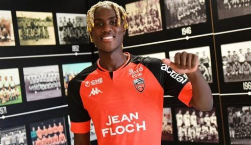 Lorient-FRA acerta com jovem volante inglês emprestado pelo Chelsea-ING