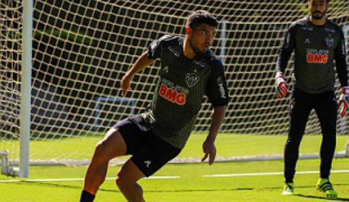 Atacante Bruno Silva negocia retorno à Chapecoense