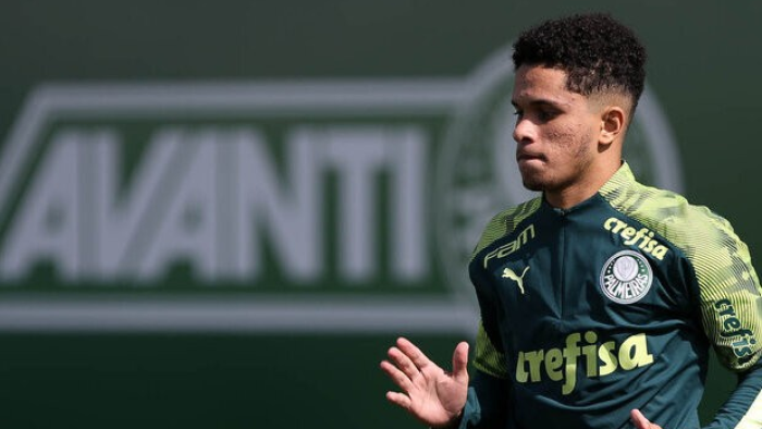 Campeão mundial com a seleção sub-17, zagueiro do Palmeiras opera o joelho