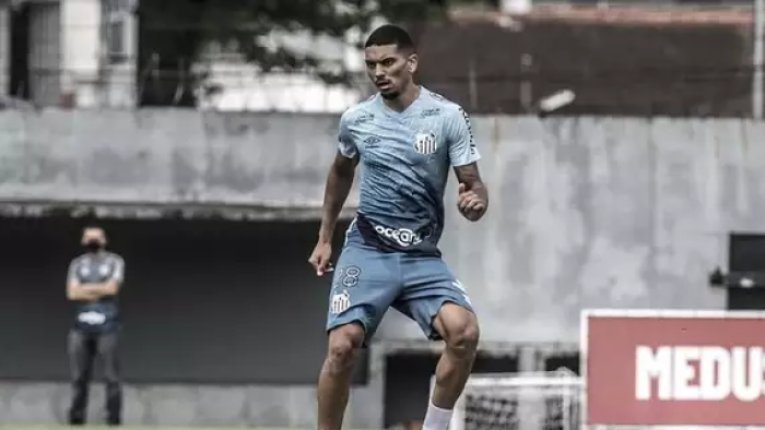 Santos fecha com zagueiro do América-MG para o time B