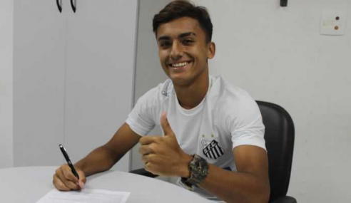 Santos confirma renovação de contrato com Lucas Lourenço
