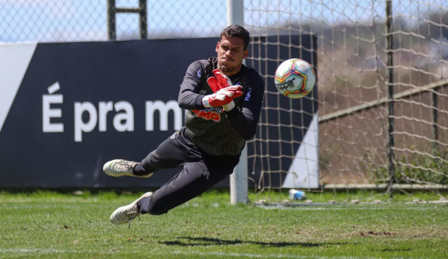 Atlético-MG encaminha empréstimo de goleiro e acerta com lateral para o sub-20