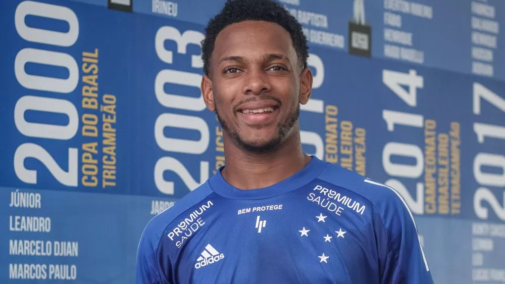 Cruzeiro oficializa contratação de lateral do Sport Recife e negocia volta de Angulo
