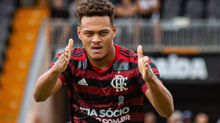 Coritiba fica próximo do anunciar Rodrigo Muniz, do Flamengo