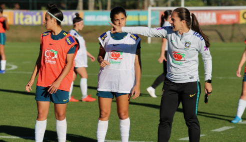 Técnica Simone Jatobá avalia período de treinos da seleção feminina sub-17