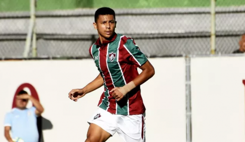 Sem espaço no Fluminense, volante entra na mira do CRB