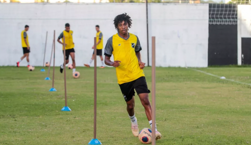 Flamengo contrata zagueiro de 16 anos do ABC