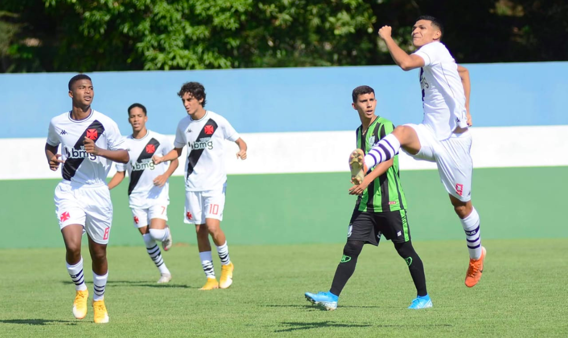 Vasco goleia América-MG e abre vantagem no G-4 do grupo no Brasileirão sub-17