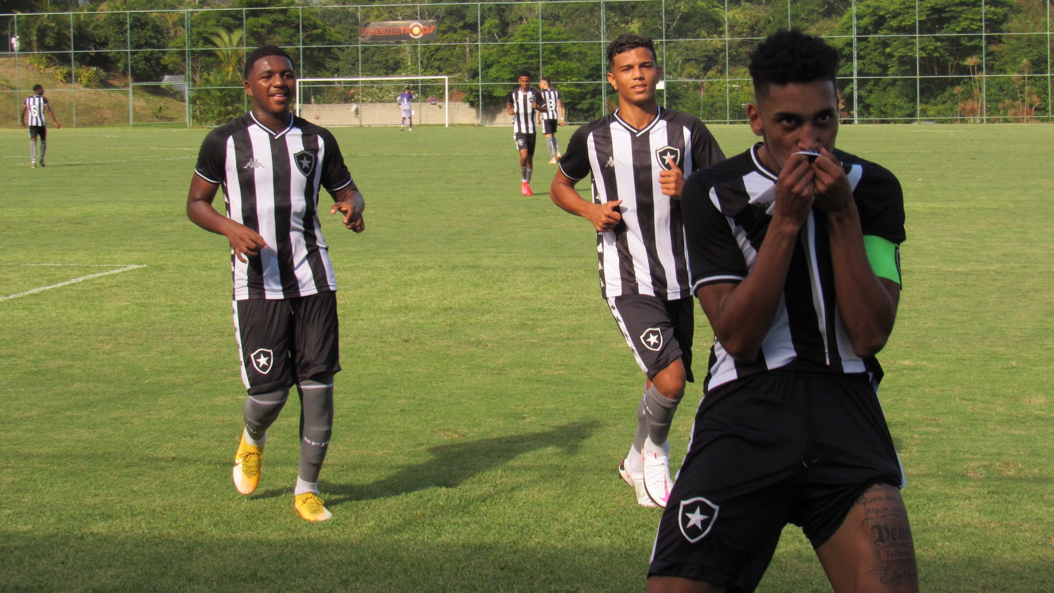 Botafogo bate América-MG e vence a primeira no Brasileirão sub-17