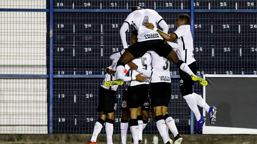 Corinthians faz três no Bahia e vence mais uma no Brasileirão sub-20