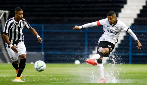 Em clássico atrapalhado pela chuva, Corinthians vence Santos e assume liderança do Brasileirão sub-20