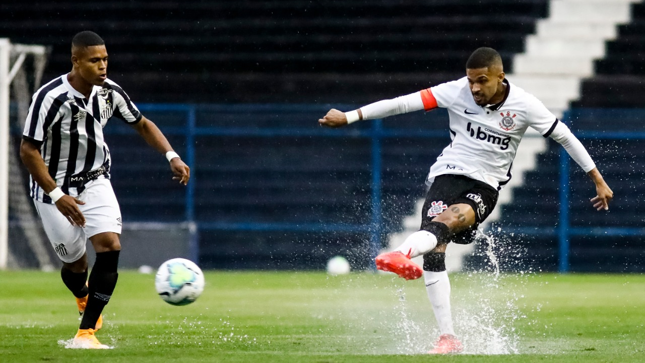 Em clássico atrapalhado pela chuva, Corinthians vence Santos e assume liderança do Brasileirão sub-20