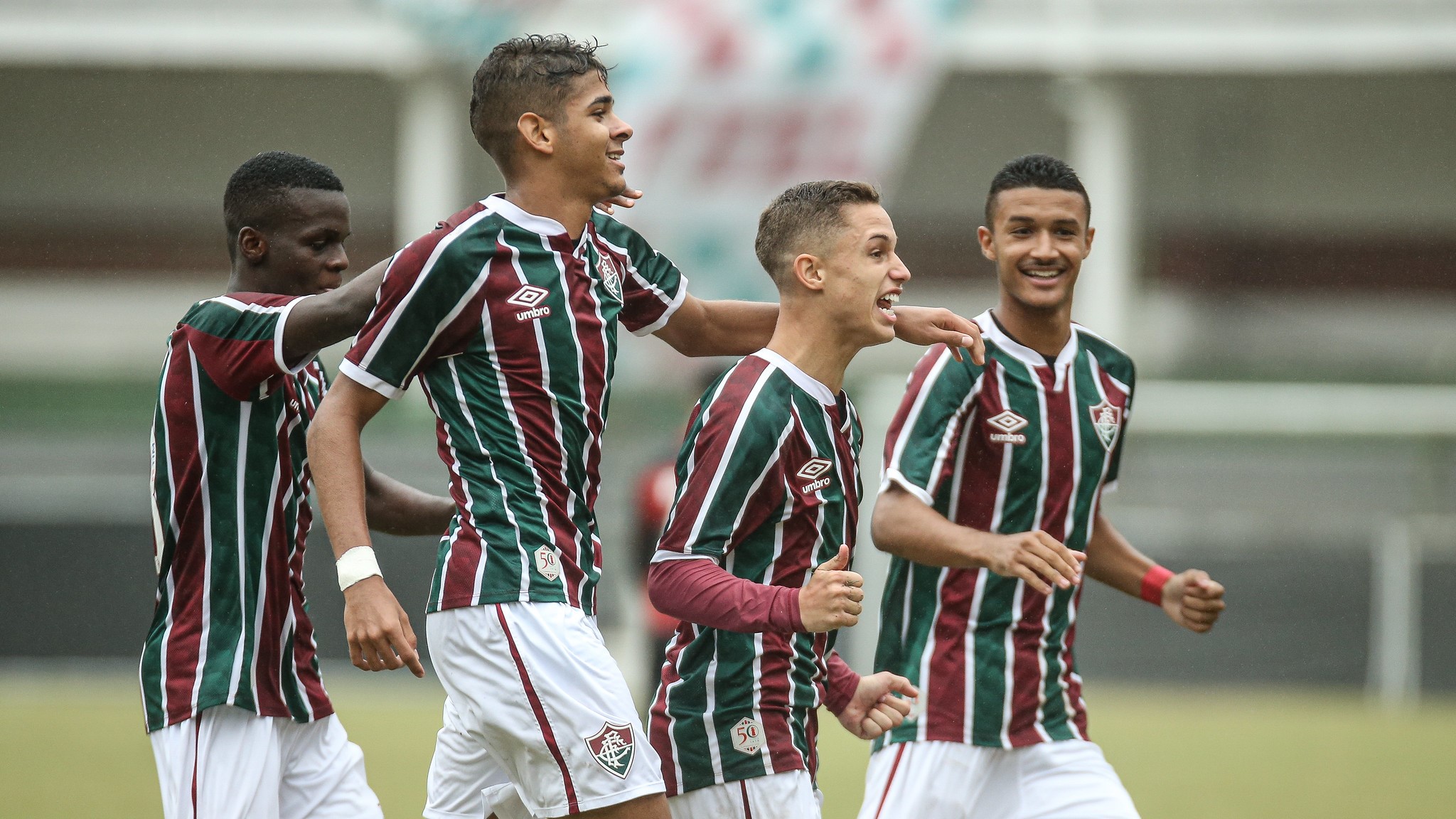 Fluminense faz três no Flamengo e assume liderança do Grupo B do Brasileirão sub-17