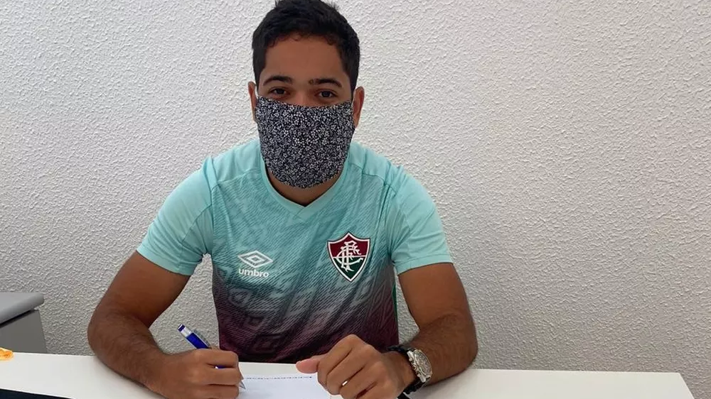 Gabriel Silveira rescinde com o Fluminense após dois meses