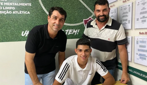 Fluminense assina primeiro contrato profissional com artilheiro de 16 anos