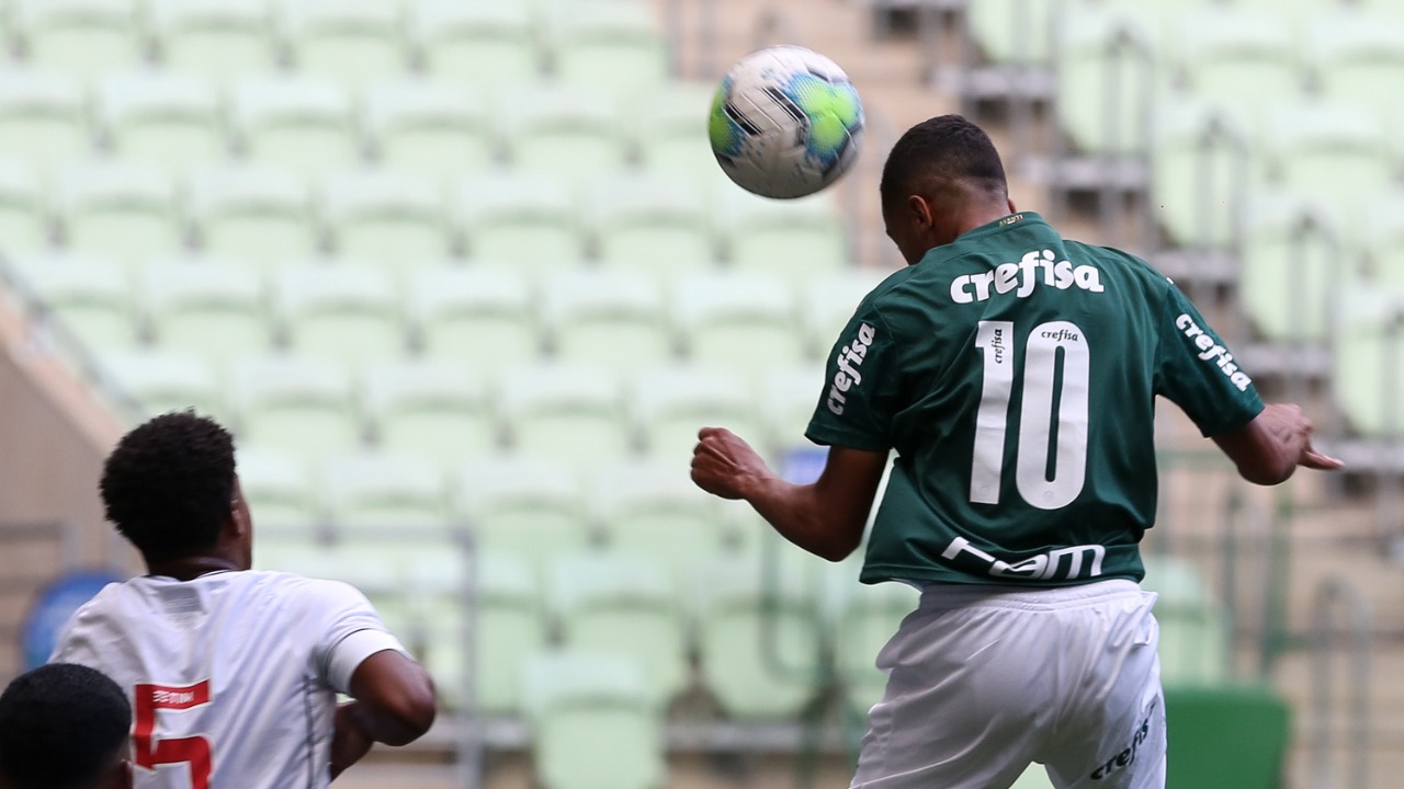 Palmeiras vence Vasco de virada e assume liderança no Brasileiro sub-17