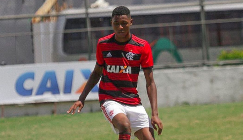 Sobrevivente do incêndio no Ninho assina primeiro contrato profissional com o Flamengo