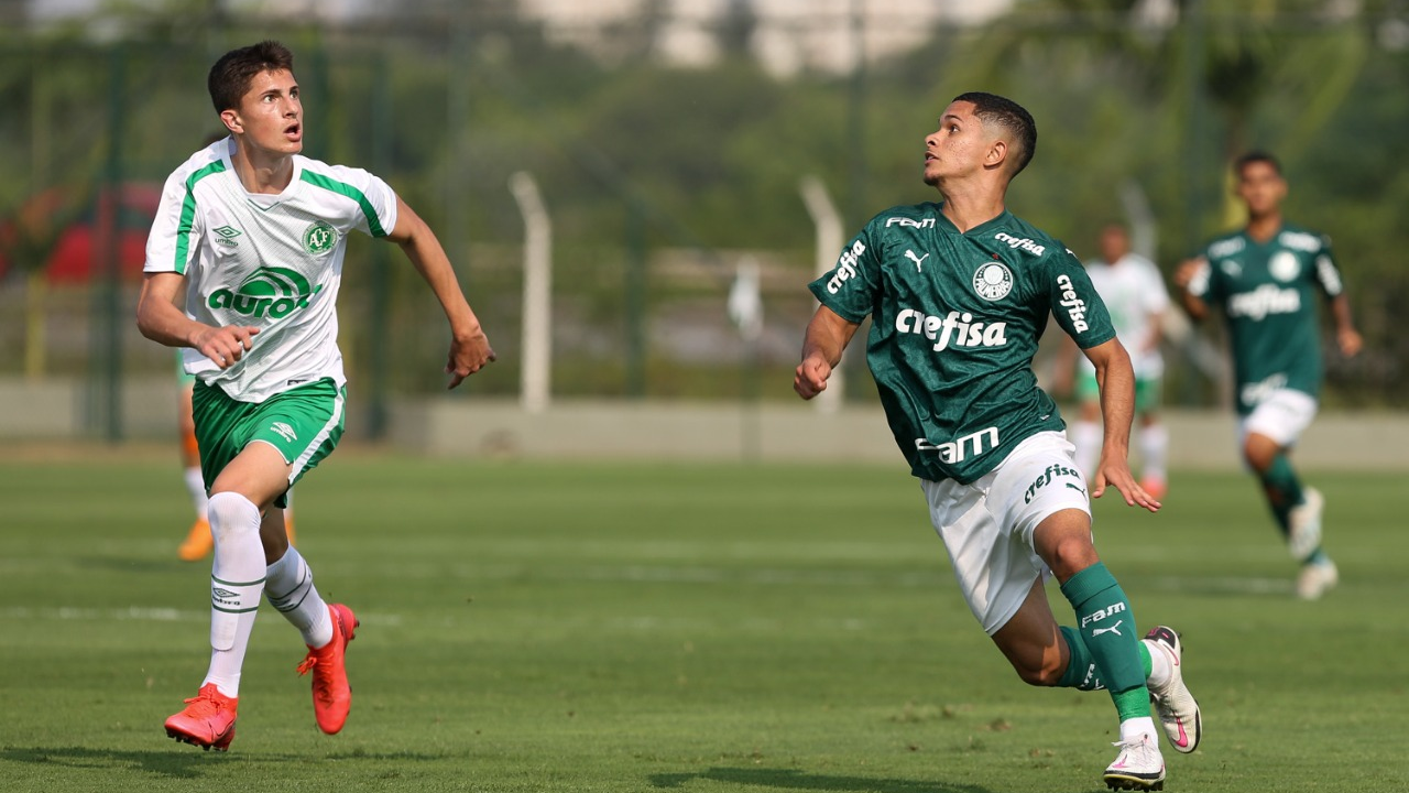 Chapecoense surpreende Palmeiras fora de casa, goleia e vence a primeira no Brasileirão sub-20