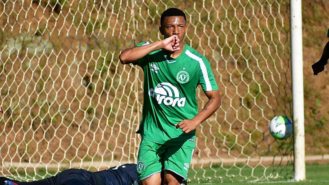 Autor de dois gols contra o Palmeiras, Paulinho destaca eficiência da Chapecoense