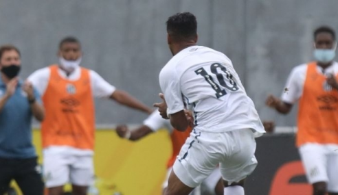 Promessa de 15 anos decide e Santos vence a primeira no Brasileirão sub-20