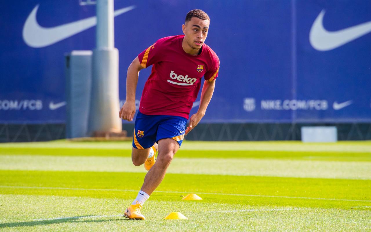 Sergiño Dest é o novo lateral do FC Barcelona-ESP