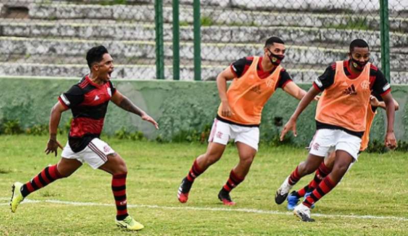 Com gol de pênalti, Flamengo bate Cabofriense em estreia na Taça Rio sub-20