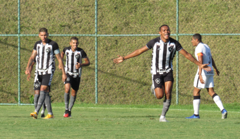 Botafogo vence líder Corinthians e se consolida no G-8 do Brasileirão Sub-20