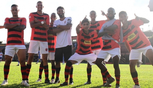 Flamengo vira em três minutos, bate Nacional e fica perto das oitavas do Paulistão sub-20